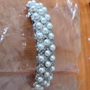 Elegant Pearl and Rhinestone Hair Clip